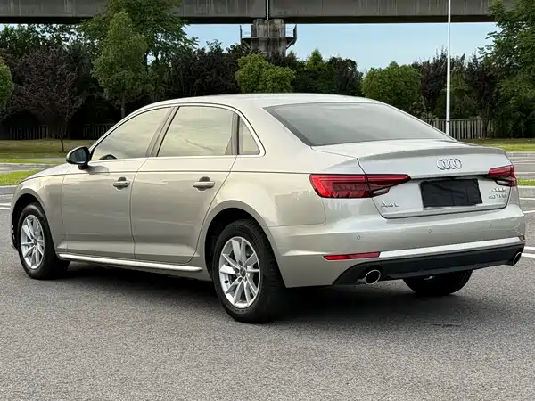 Audi A4L 2016