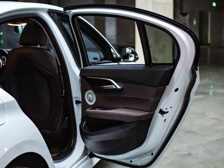 BMW 1 Series 2023 — фото 11