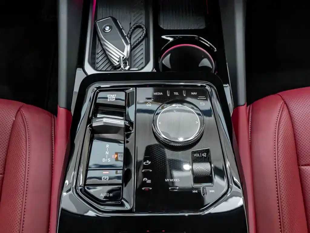 BMW 5 Series 2025 — фото 18