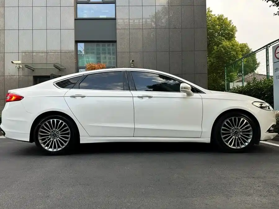 Ford Mondeo 2017 — фото 18