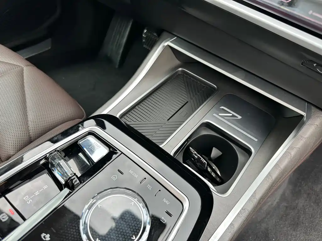 BMW 7 Series 2024 — фото 13