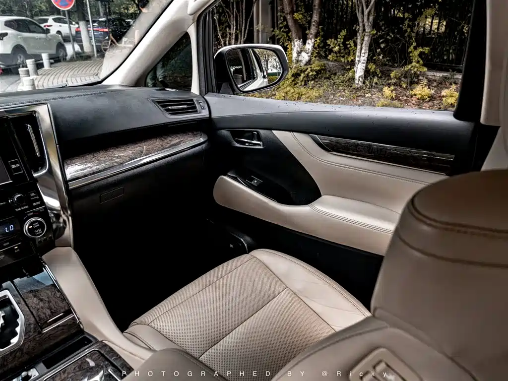 Toyota Alphard 2020 — фото 9
