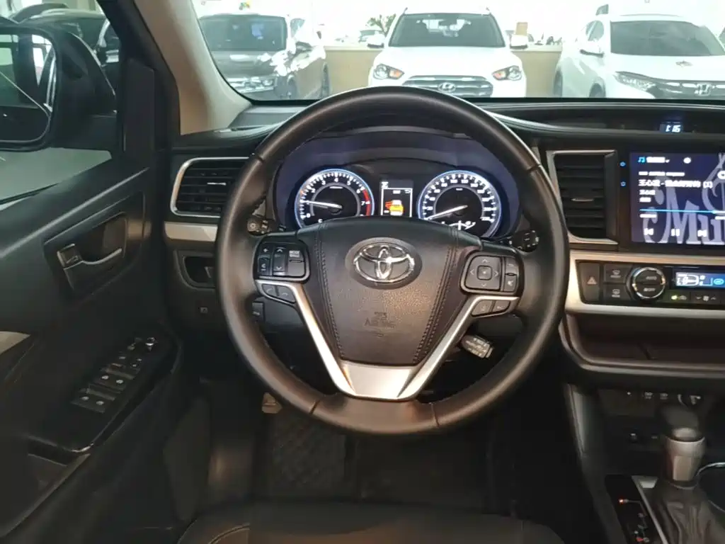 Toyota Highlander 2021 — фото 11