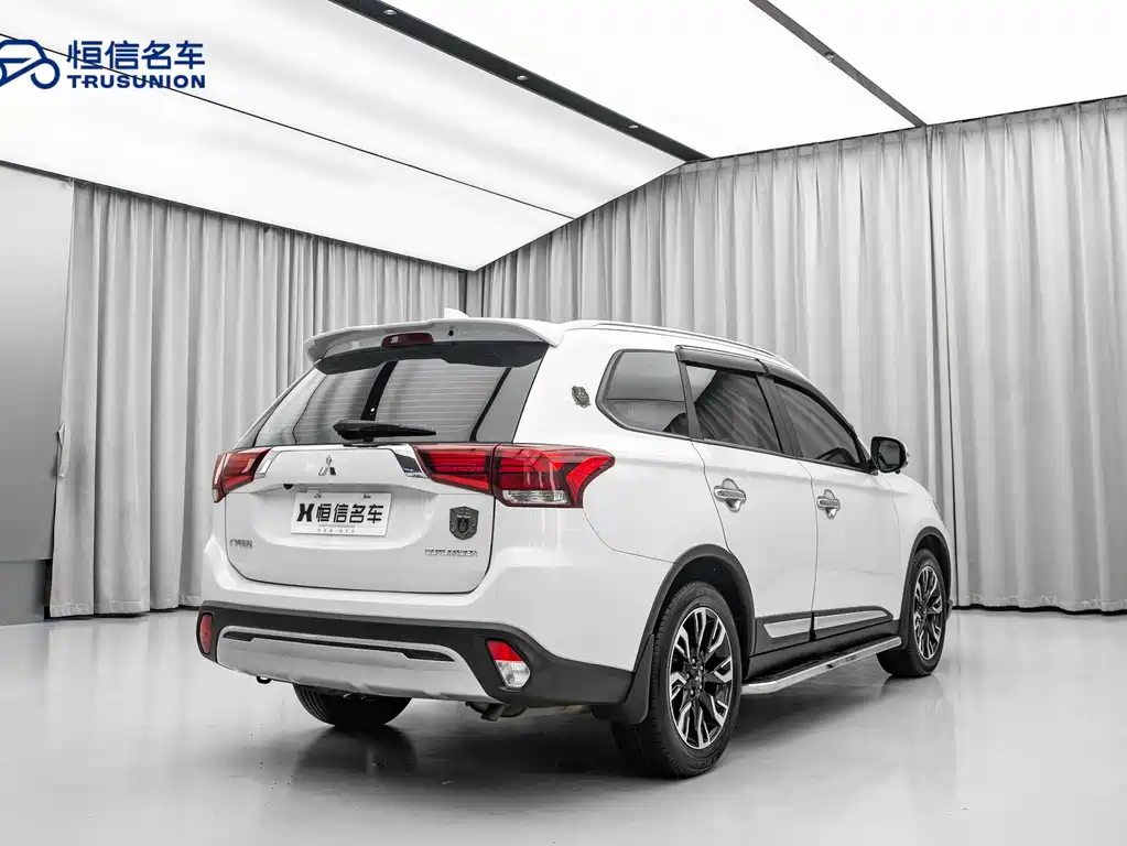 Mitsubishi Outlander 2020 — фото 4