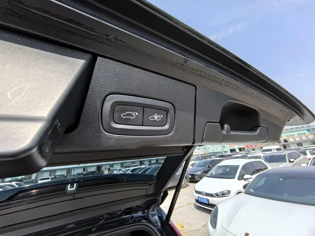 Volvo XC60 2023 — фото 21