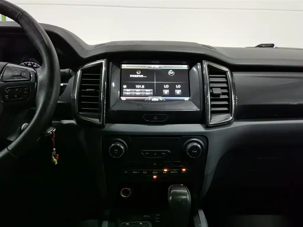 Ford Everest 2015 — фото 12