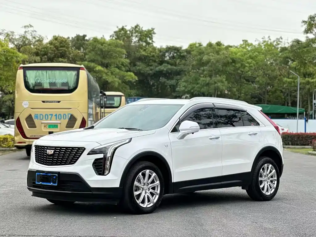 Cadillac XT4 2022 — фото 1