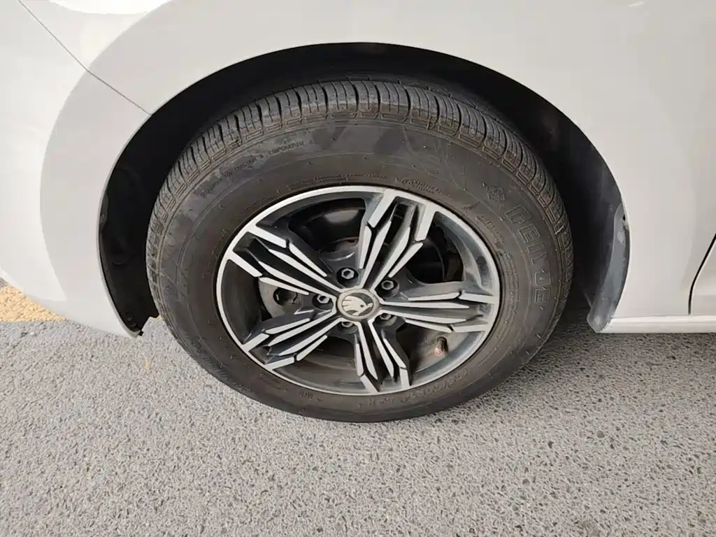 Skoda Rapid 2019 — фото 23