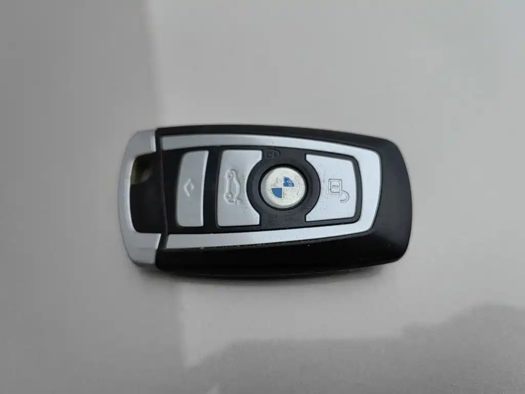 BMW 7 Series 2012 — фото 19
