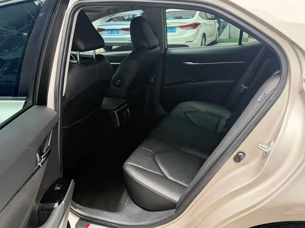Toyota Camry 2021 — фото 17