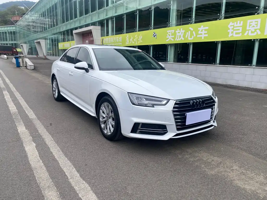 Audi A4L 2019 — фото 3