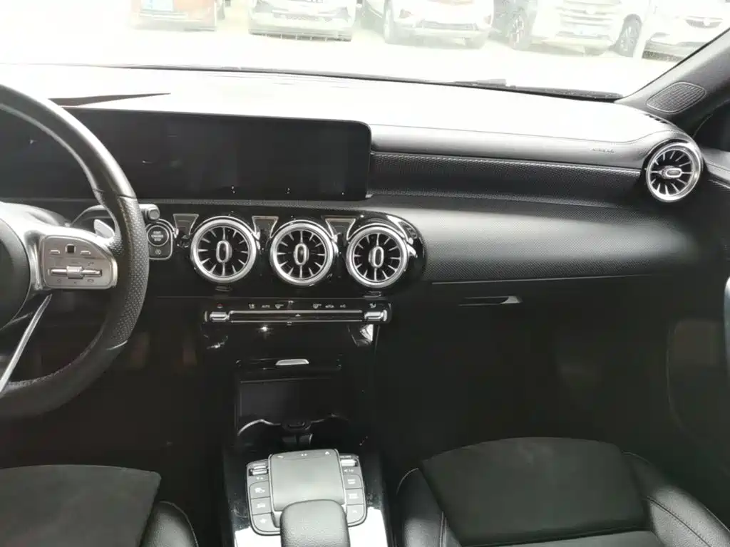 Mercedes-Benz A-Class 2021 — фото 13