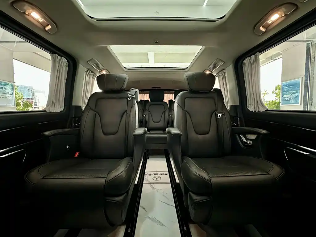 Mercedes-Benz V-Class 2018 — фото 10