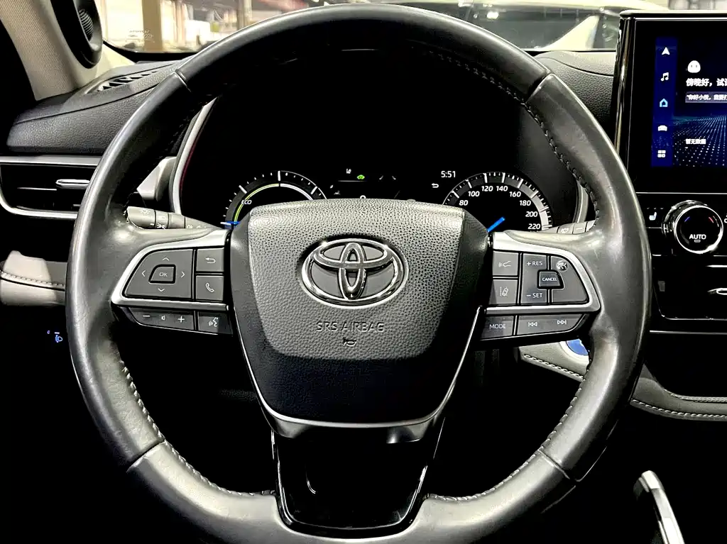 Toyota Highlander 2022 — фото 8
