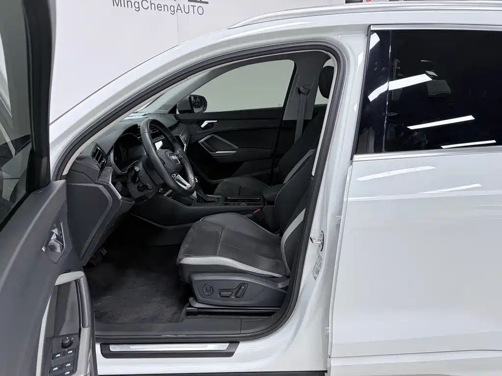 Audi Q3 2023 — фото 10