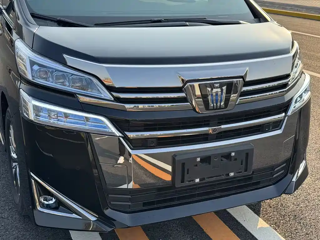 Toyota Vellfire 2022 — фото 3