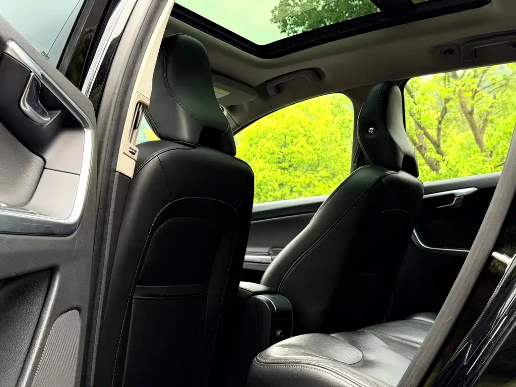 Volvo XC60 2016 — фото 13