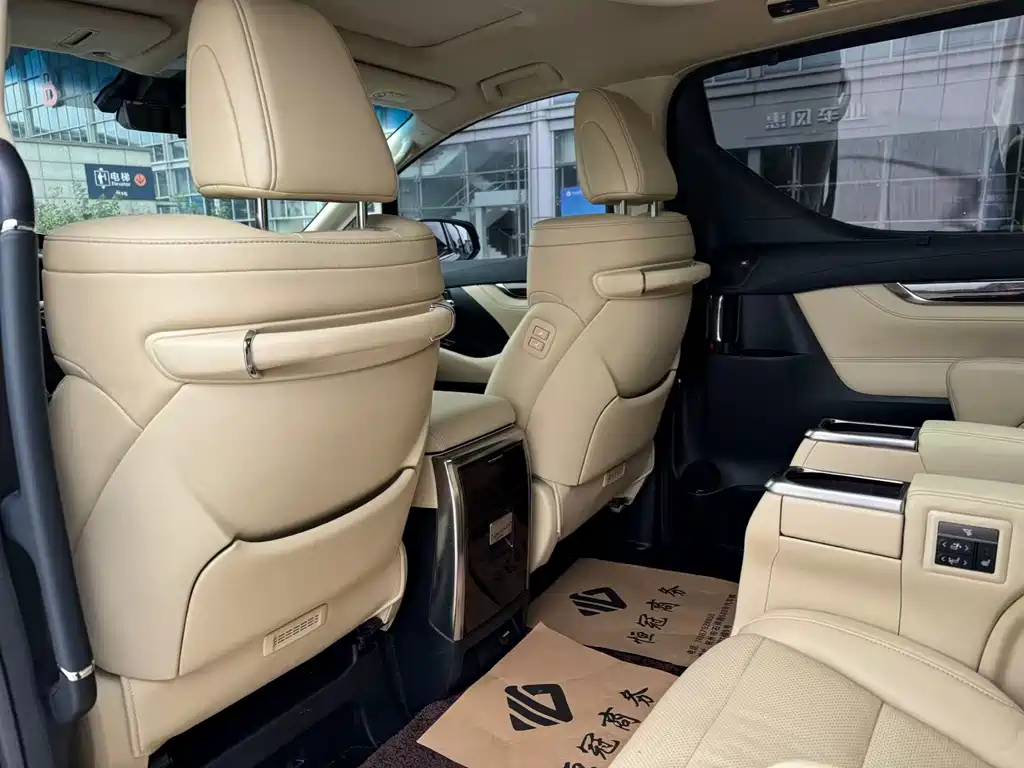 Toyota Alphard 2022 — фото 14