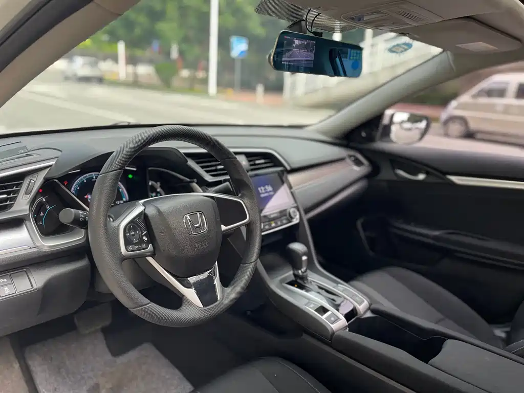 Honda Civic 2018 — фото 17
