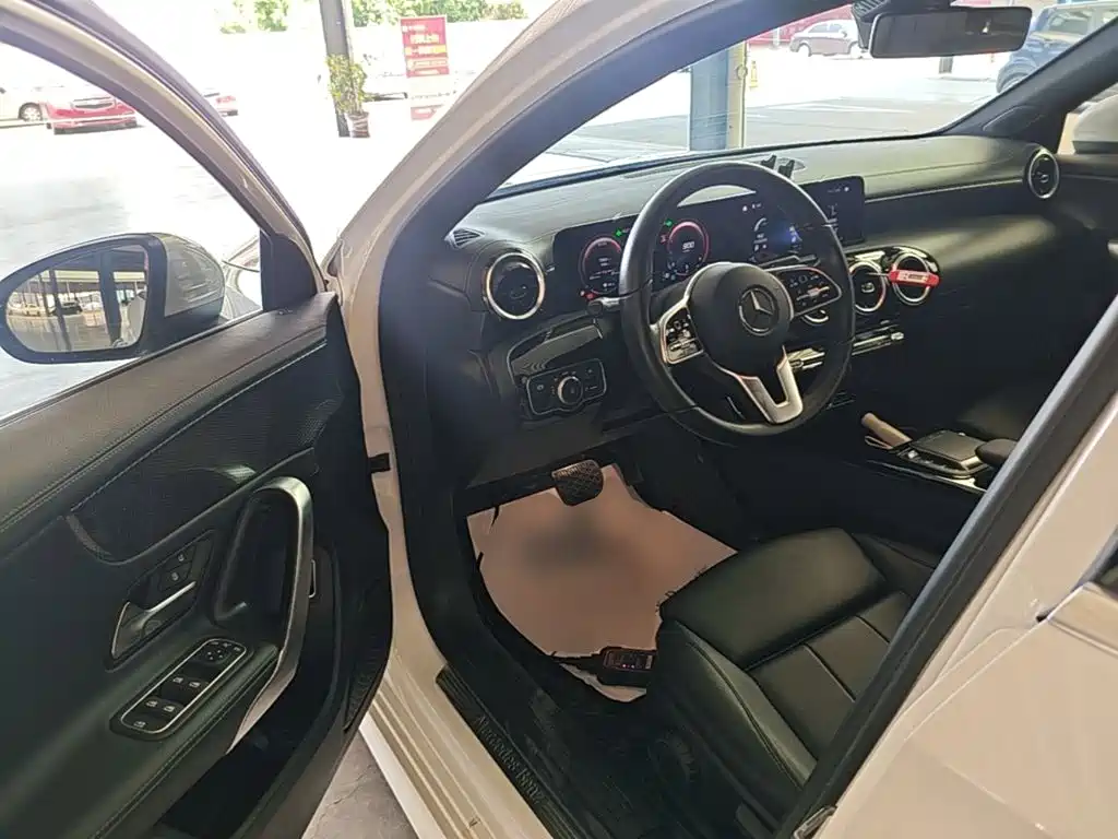 Mercedes-Benz A-Class 2021 — фото 16