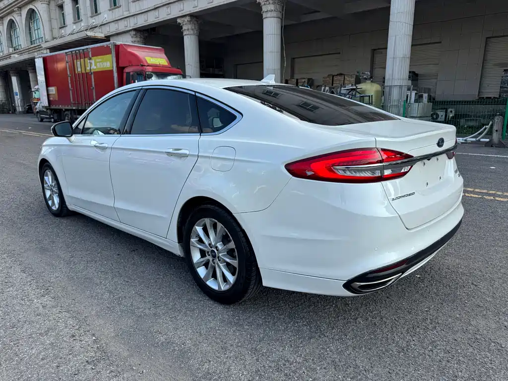 Ford Mondeo 2017 — фото 9