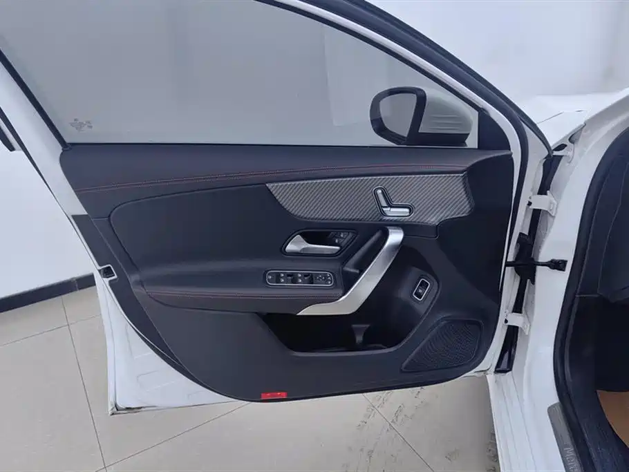 Mercedes-Benz A-Class 2023 — фото 7