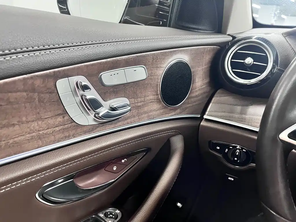 Mercedes-Benz E-Class 2023 — фото 7