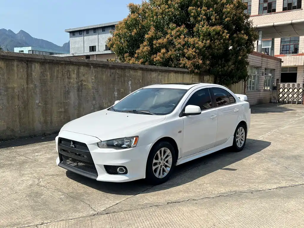 Mitsubishi Lancer EX 2013