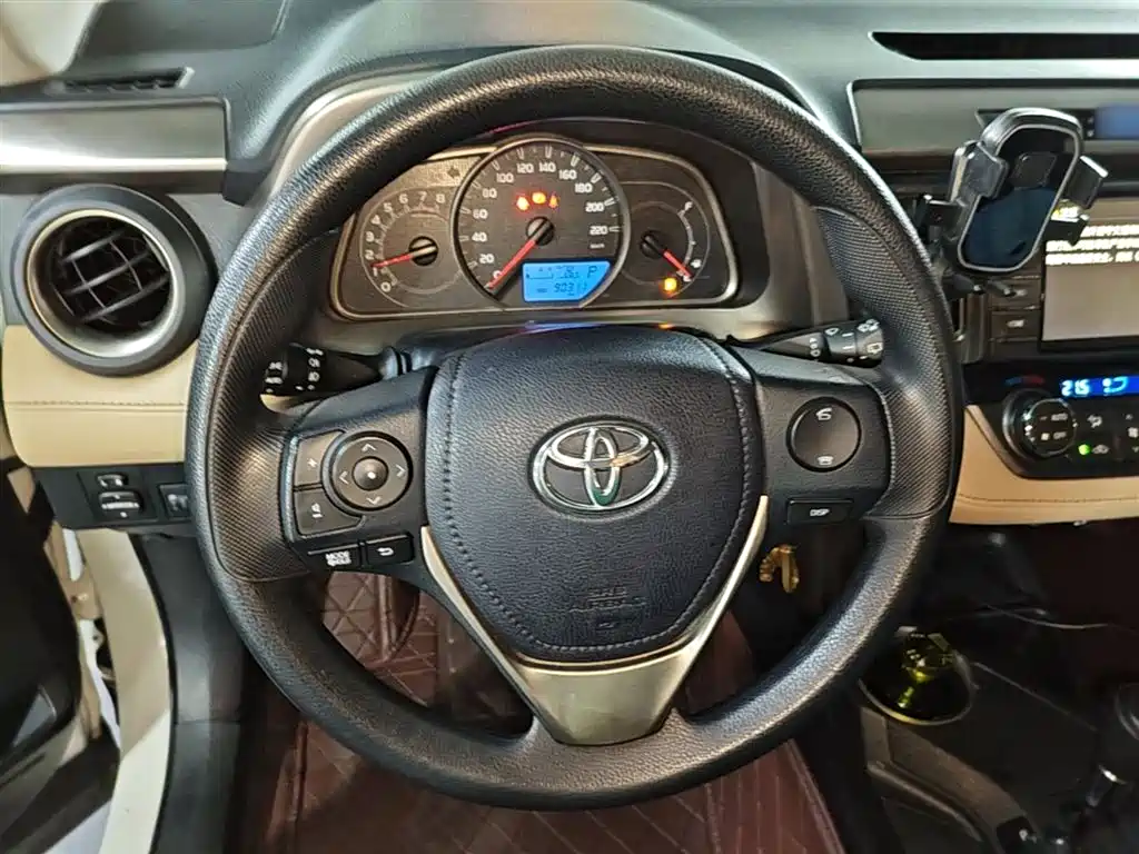 Toyota RAV4 2016 — фото 11