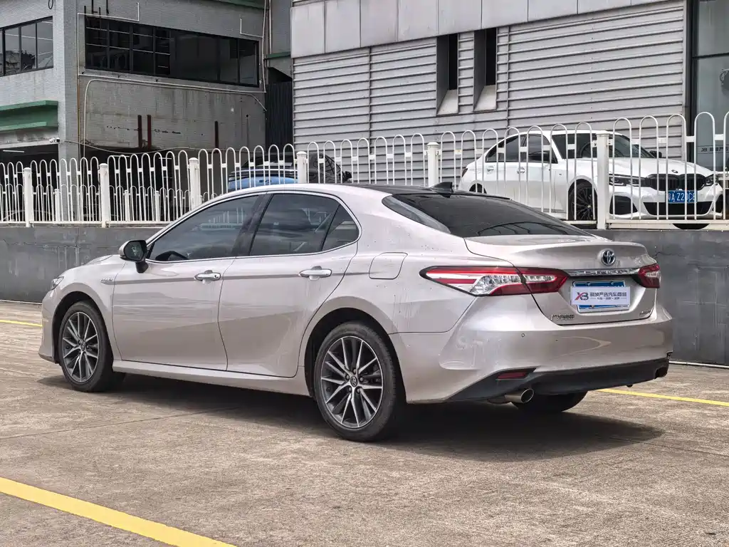 Toyota Camry 2021 — фото 3