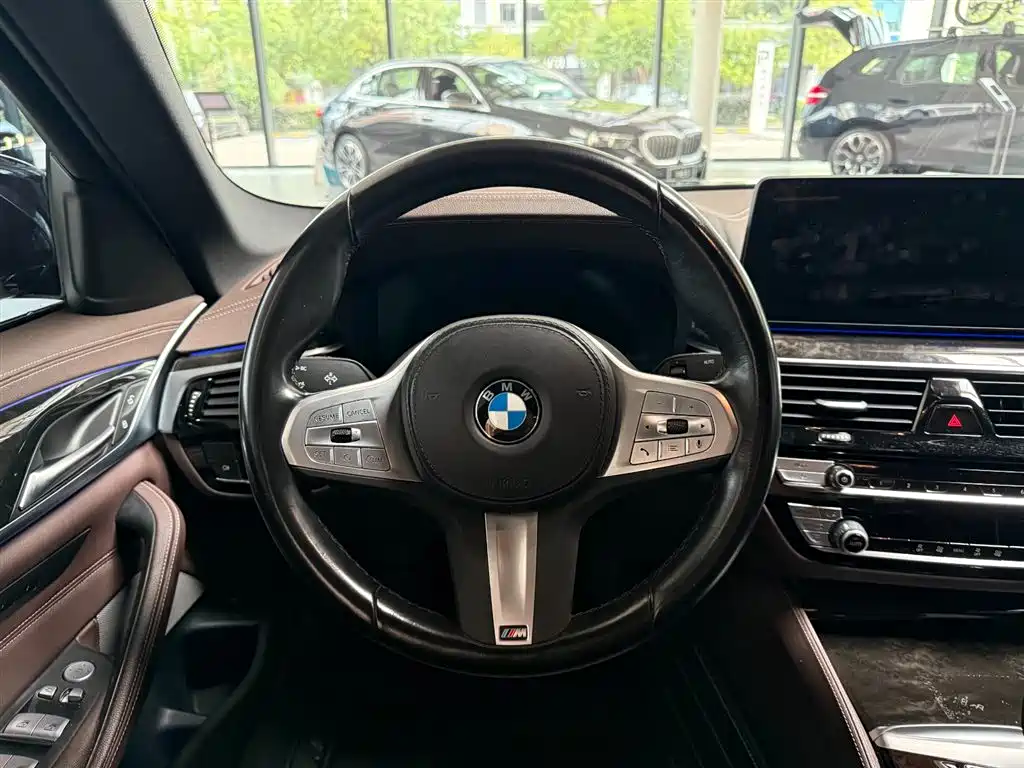 BMW 5 Series 2023 — фото 14