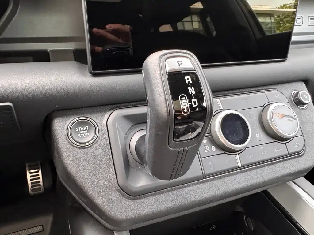 Land Rover Defender 2025 — фото 10