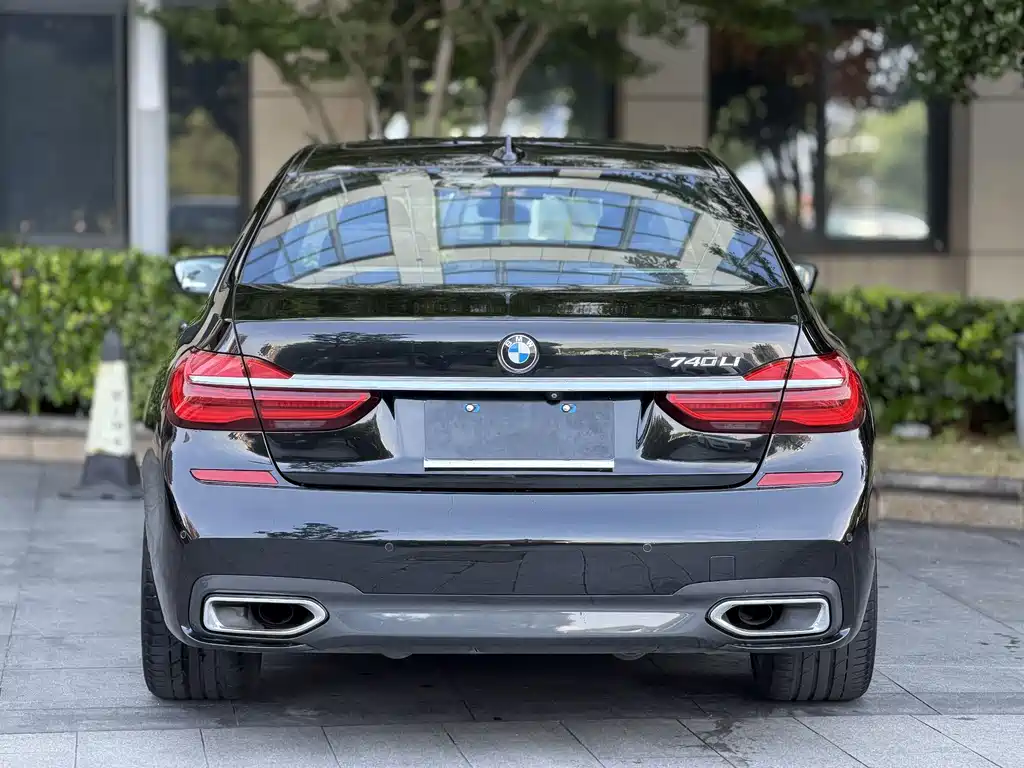 BMW 7 Series 2018 — фото 10