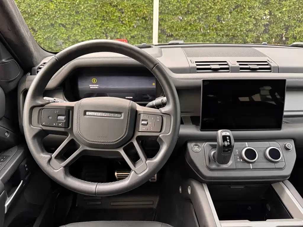 Land Rover Defender 2025 — фото 12
