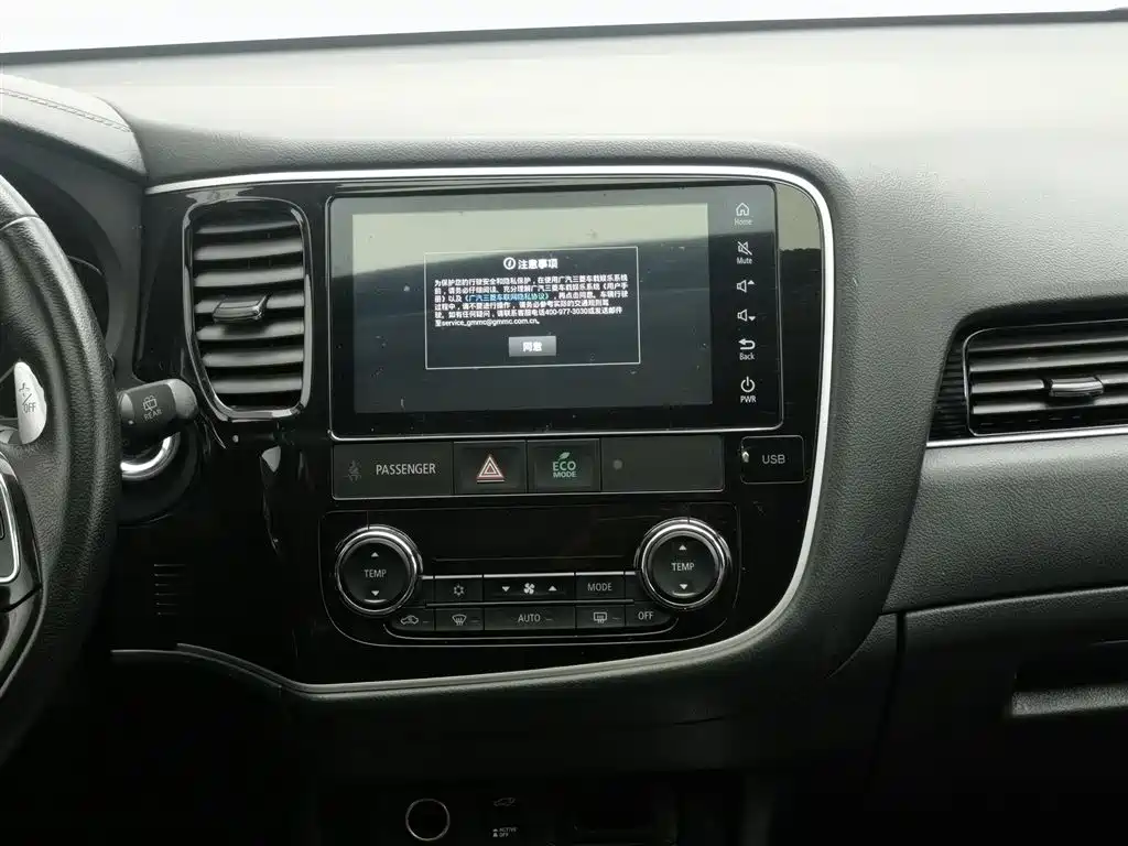 Mitsubishi Outlander 2023 — фото 12