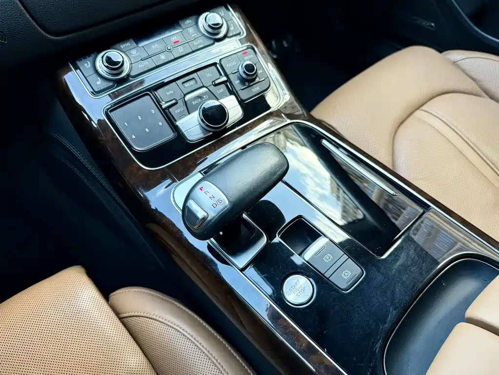 Audi A8 2014 — фото 10
