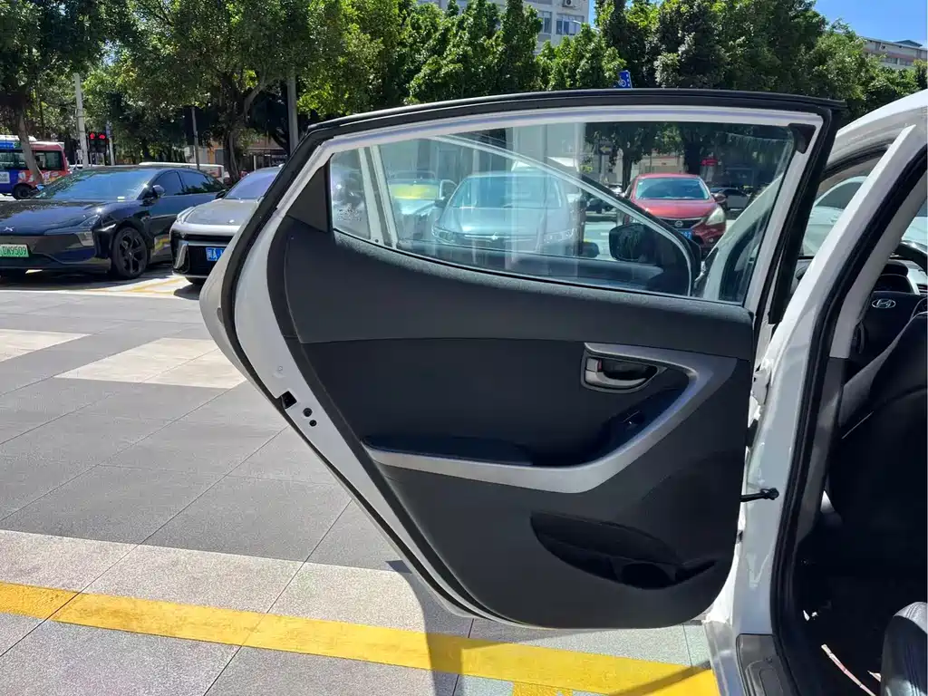 Hyundai Elantra Langdong 2018 — фото 14