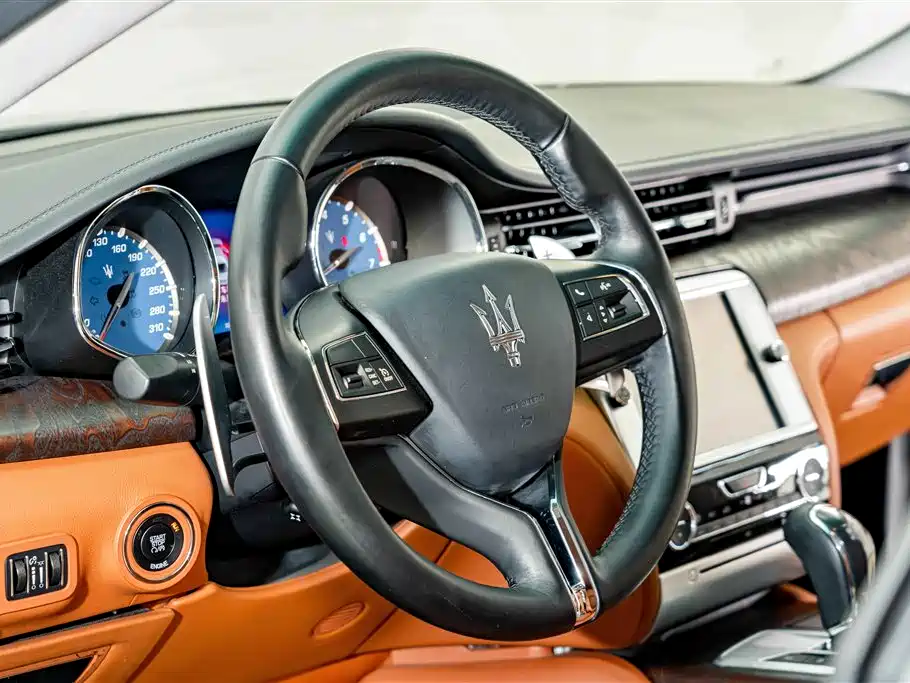 Maserati Quattroporte 2015 — фото 10
