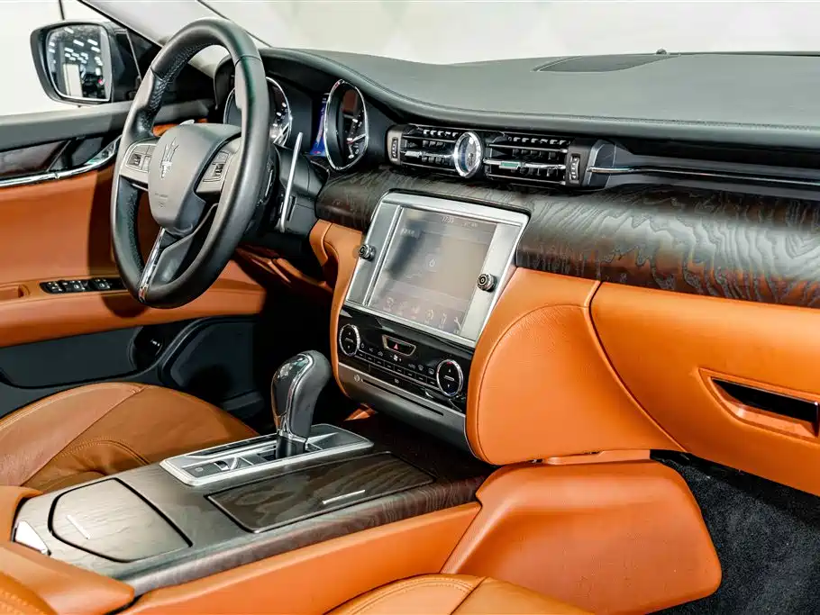 Maserati Quattroporte 2015 — фото 17