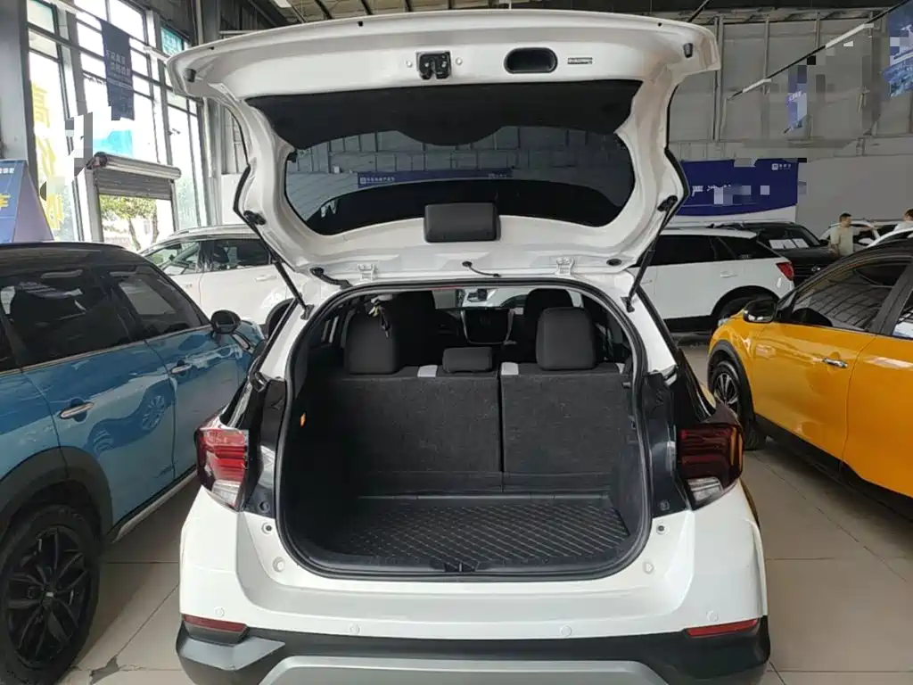 Toyota Yaris L 2021 — фото 19