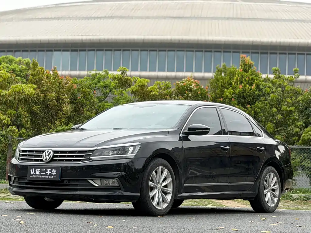 Volkswagen Passat 2018 — фото 1