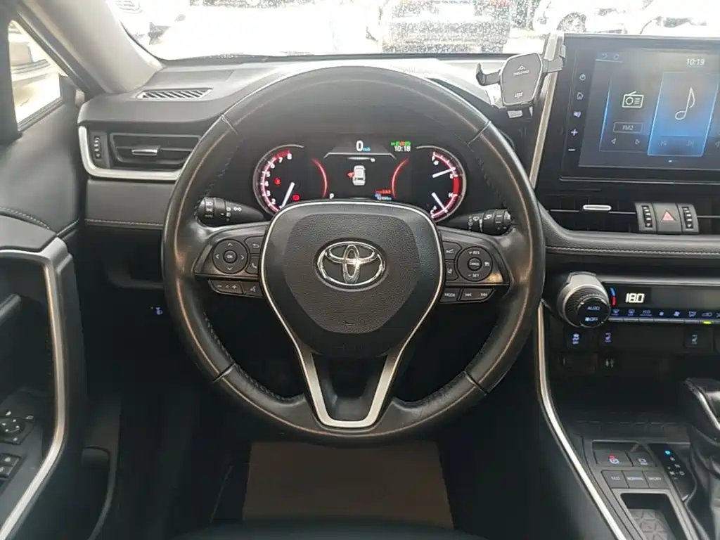 Toyota RAV4 2020 — фото 11
