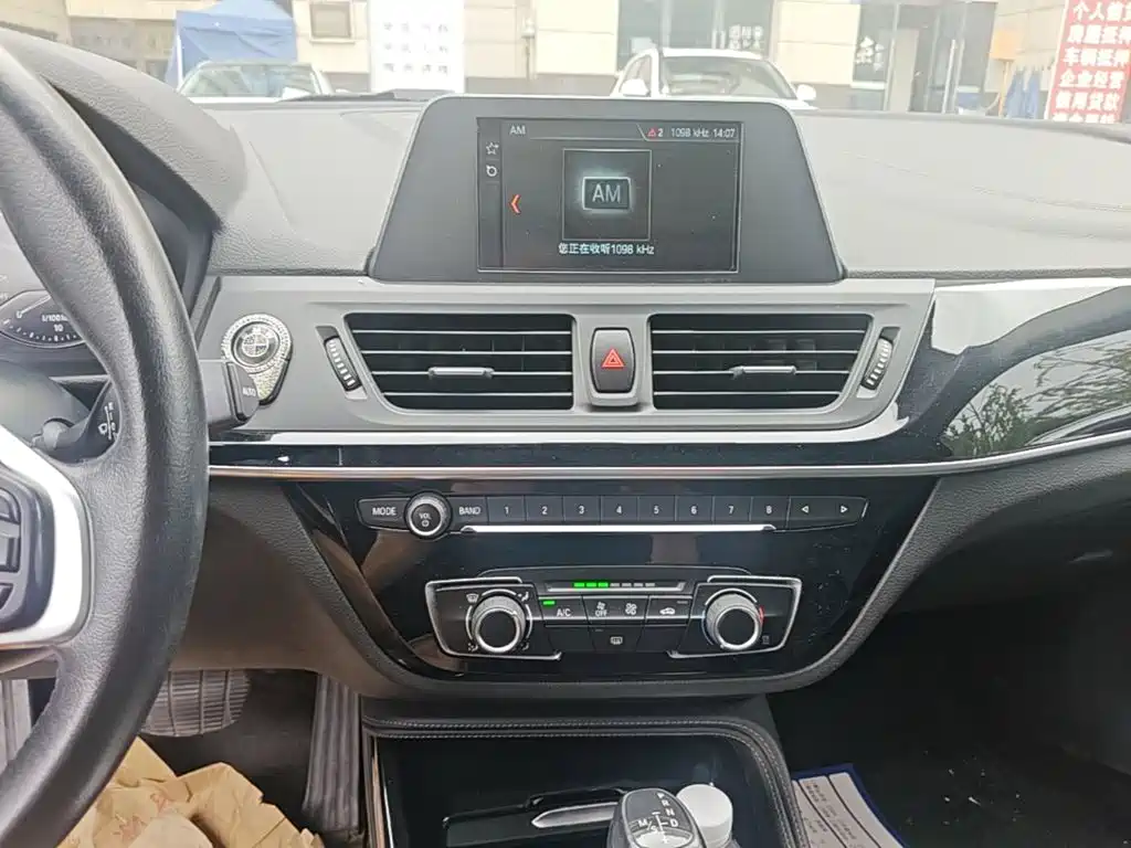 BMW 1 Series 2018 — фото 13