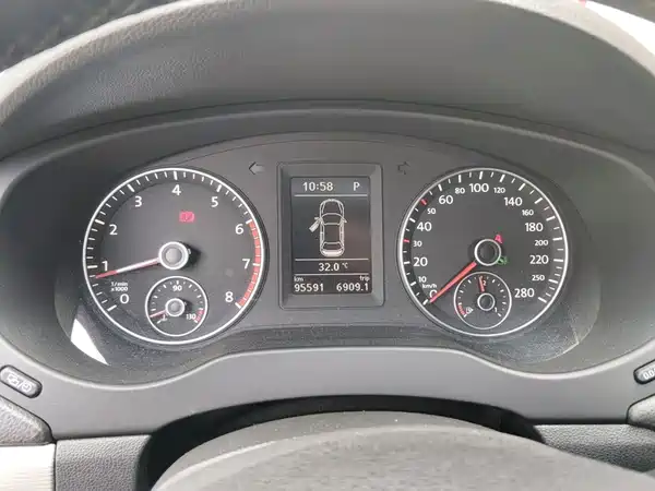 Volkswagen Sagitar 2014
