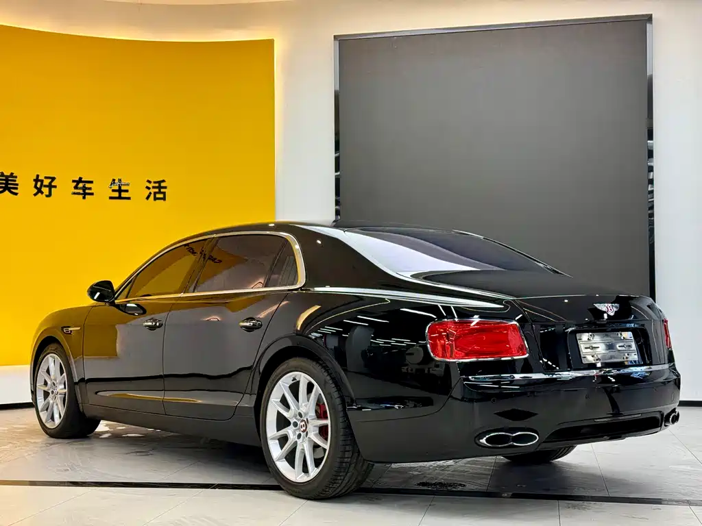 Bentley Flying Spur 2018 — фото 19