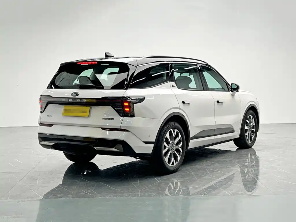 Ford Edge 2023 — фото 6