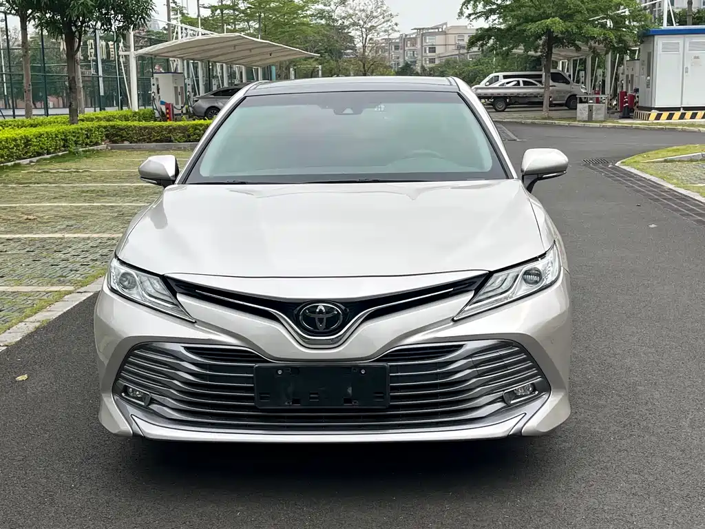 Toyota Camry 2019 — фото 2