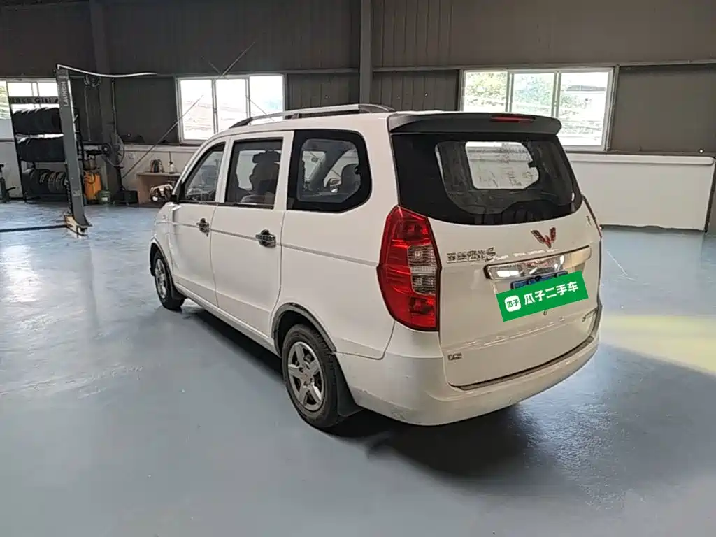 Wuling Hongguang 2015 — фото 23