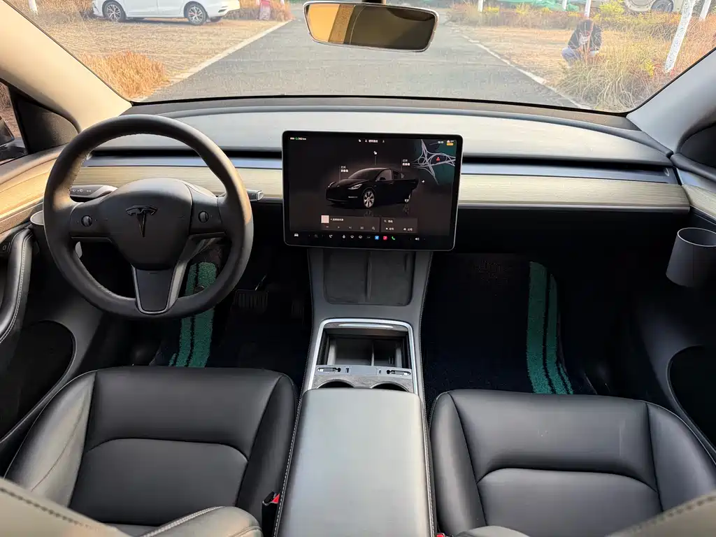 Tesla Model Y 2023 — фото 16