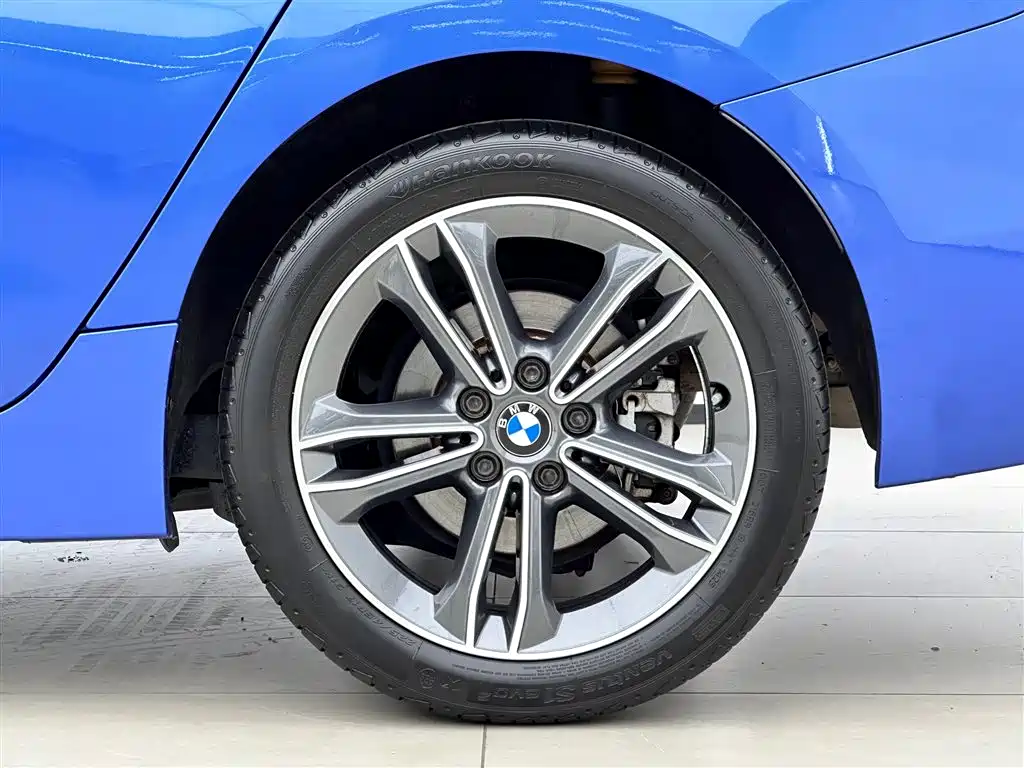 BMW 1 Series 2019 — фото 16
